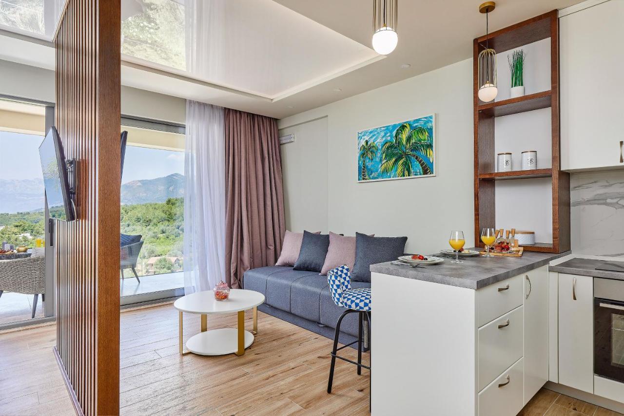 Apartment Przice Gardens With Pool